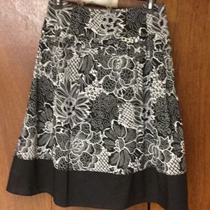 R - Q- T Black and White Floral Print Skirt